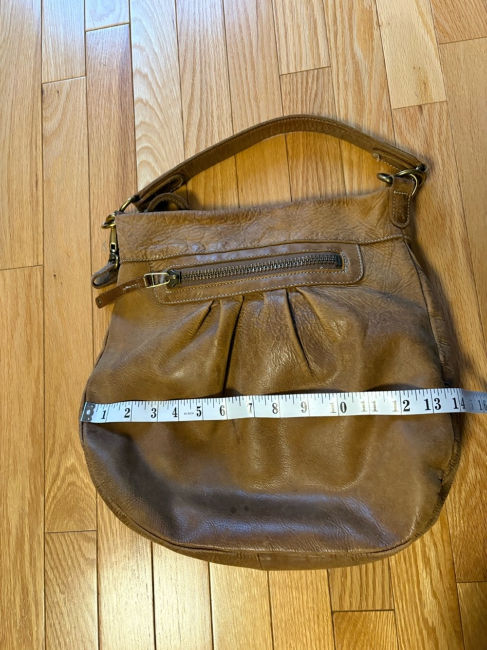 Roots Olivia Tan Leather Shoulder Bag with crossbody strap, made in Canada - Picture 12 of 16